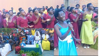 Yongeye gukora AMATEKA mu bukwe  ya chorale /blessed choir. mbega ubukwe bushimishijeee