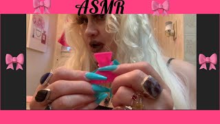 Asmr💄*whispered* showing you my fav makeup look, tapping on makeup cases & hair clip, chatty