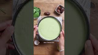 Der gesündeste Pistazien Cheesecake der Welt & er ist richtig einfach & schnell zubereitet.