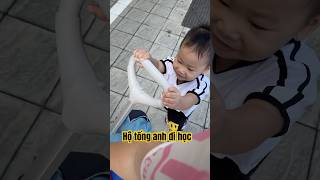 Đc hẳn em Bi đẩy xe đi học, hoàng thượng cũng chỉ đến thế là cùng :))) #embe #cute #bietdoiupbi