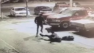 LiveLeak - Scumbag sucker-punched and robbed 62-year-old woman