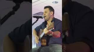 Eduardo costa manda seus seguranças espancar homen em show !