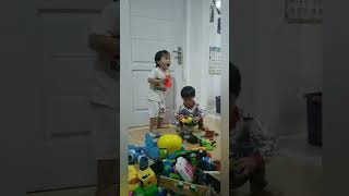 #vlog ANAK KEMBAR IDENTIK DAN ADIKNYA, KESERUAN DARI BERENANG KELELEP SAMPE LOMBA TIUP BALON