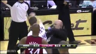 Fan Runs on court at Cavs game to Meet Lebron!