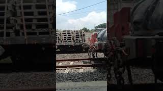 Proses Penyambungan Gerbong Datar Semen | Langsiran Kereta Api | #shorts