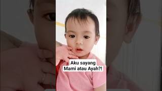 Aku sayang bunda atau ayah ? #bayingoceh #bayingomong  #cutebaby #shorts