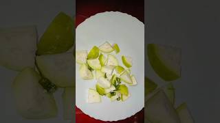 মধুৰীআম কোনে কোনে ভাল পায় 🍐✨🥰#youtubeshorts#food#fruitcutting#assam#viralvideo