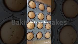 baking cupcake