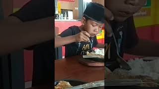 PAK USTADZ LAPAR HABIS CERAMAH #short #fypシ゚viral #kulinerjogja #steakayam #jajanan #jajanankekinian