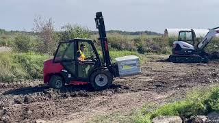 Manitou 4x4 dans la boue