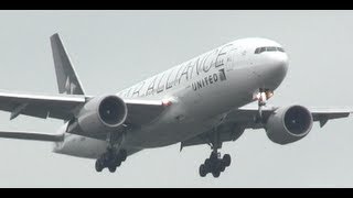 United Airlines (Star Alliance) 777-200 Landing at Chicago O'Hare