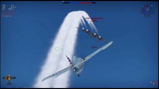 Warthunder OP b-17 chops F4F into pieces