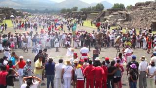 spring equinox dance at the pyramids of Teotihuacan