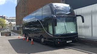 A tour pelo Tour Bus da turnê com Walk Right Back 2022