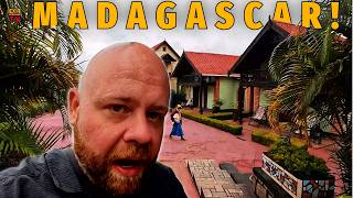 $50 Wooden Bungalow Hotel Built Without a SINGLE Nail - 🇲🇬