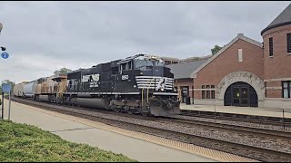 NS SD70ACC leads a freight train through Wheaton IL 8/18/2024