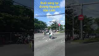 Buổi sáng trên đường Nguyễn Văn Linh