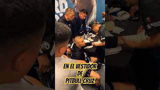 En el Vestidor de Pitbull Cruz antes de enfrentar a Rayo Valenzuela