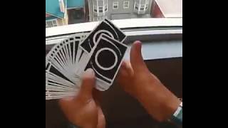 | 9GAG | Mesmerising card shuffling skills 🔥