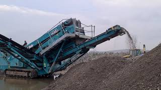 Powerscreen Chieftain 1400 tracked screener, demolition application