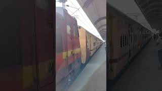 Jhelum Express arrives Rani Kamlapati #shorts #viral #indianrailways