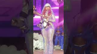 Amaziga nga Sheebah asibula ba fan be (music break) ku NEYANZIZA concert