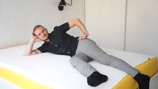 eve Mattress Unboxing - Sidsel & Lasse unbox the eve mattress