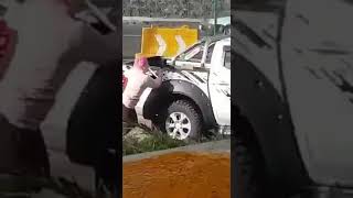 #CDMX Una mujer casi es atropellada por un automovilista que le había chocado, su auto. @ultimas