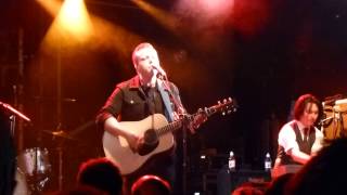 Jason Isbell and The 400 Unit play Travelling Alone