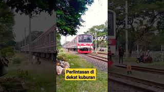 Perlintasan di dekat kuburan...#shorts #keretaapi #ptkai