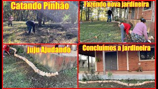 Fizemos uma linda jardineira no sítio / Catamos Pinhão / Pintamos o alicerce