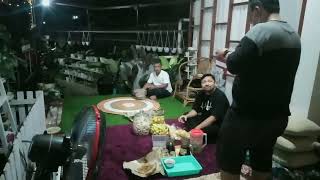 Ngopi dan Nobar pertandingan bola di rumah Cak Muchlasudin.