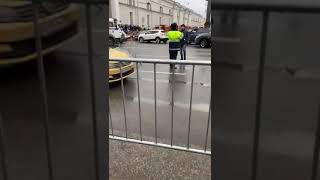 ВЫРУБИЛ ПОЛИЦЕЙСКОГО НА МИТИНГЕ В САНКТ-ПЕТЕРБУРГЕ