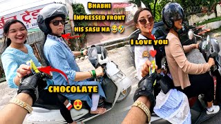 Bhabhi Impressed Front His Sasu Ma 😅|| Giving Free Chocolate To Random Cute Girls😍@AashuUKRider