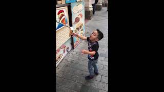 Famous Tricks Of Turkish Icecream Vendors- Fun Time In Istanbul 🍦💃🤳