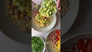 Halloumi Bowl mit Couscous, Avocado & Tomaten – ANA+NINA #salat #sommer #halloumi #schweiz #rezept