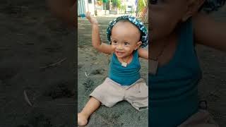 masyaallah tabarakallah anak soleh solat di manapun tak kenal tempat #bayisholeh #bayiviral #bayi