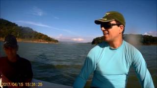 Fran e Charles no Hobie Holder 12   Represa Paraibuna 15 4 2017