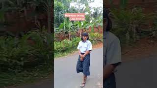 Di lempar#kardus#saat jln #kaki#shortvideo