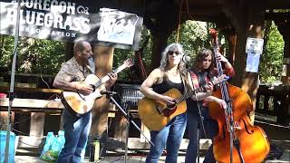 THE MIDNIGHT DARLINS at the 15th Eagleview Pickout 2024 ... along the Umpqua River near Tyee, Oregon