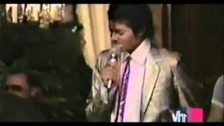 Michael Jackson le canta a su mami