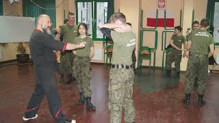 Zajęcia  Wingtsun w szkole wojskowej.