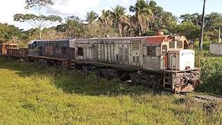 Trem com vagões de Cromita vazios sendo puxados pela locomotiva U13B Ex Transbaião 2445 e a 2432.