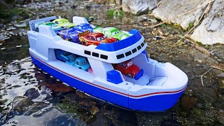 Let's search for Tomica on a big ship! 12 Cars & Tomica