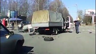 Russia: Brutal multi-vehicle accident in Kirovsk