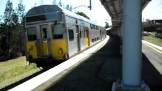 Cityrail S set S3 departs Oatley