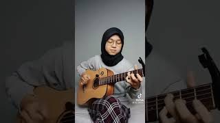 INI CEWEK JAGO BANGEYT COY MAEN GITARNYAAA