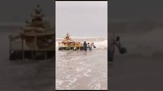 A mysterious gold-coloured chariot washed ashore at Sunnapalli || Srikakulam || #CycloneAsani