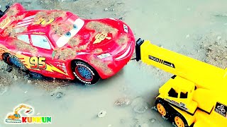 Rescue The McQueen Car Stuck In The Mire With Police Truck And Tractor - Kudo Kids Toys