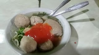 Makan Bakso Di Masjid at-ta'awun Puncak Bogor Cuacanya Mendukung